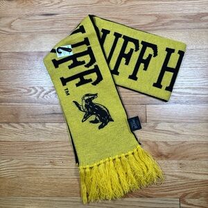 NEW Universal Studios Harry Potter Hufflepuff Black and Yellow Reversable Scarf